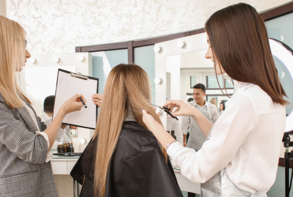 hair stylists coaching cutting hair